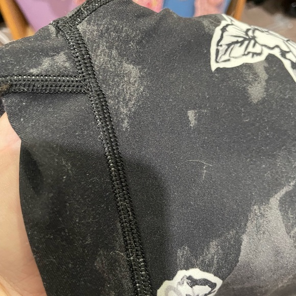 lululemon athletica Black and White Floral Leggings - Picture 11 of 12